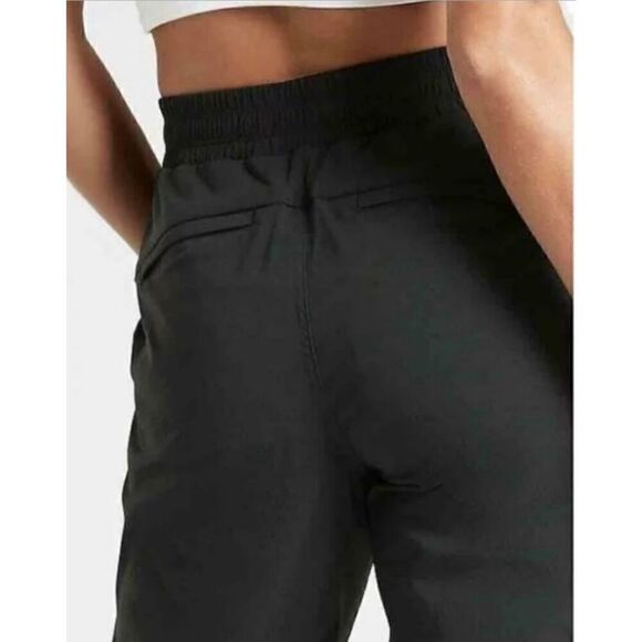NWT Athleta Trekkie Belted Pant Ankle Zip Ripstop Travel UPF Black Pant Size 8 - Picture 3 of 16